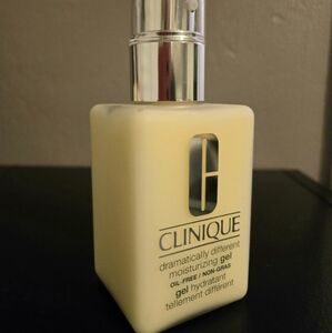 Clinique Dramatically Different Moisturizing Gel